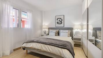 6 bedrooms, iron/ironing board, WiFi, bed sheets