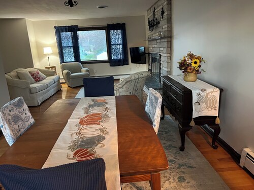 Quiet Comfort Meets Coastal Charm: A Perfect Family Retreat in East Haven