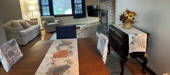 Quiet Comfort Meets Coastal Charm: A Perfect Family Retreat in East Haven