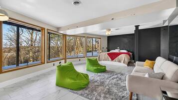 3 bedrooms, WiFi, bed sheets