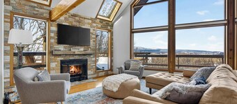 Amazing Views, Hot Tub, Deck, FirePit & Game Room