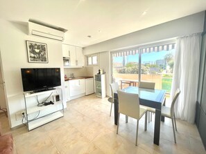 Dining - copacabana studio (Cannes)