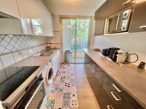 Refrigerador, microondas, horno y lavavajillas 
