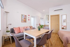 Dining - NEW! House w/HotTub by Douro River & Iconic Bridge (Vila Nova de Gaia)