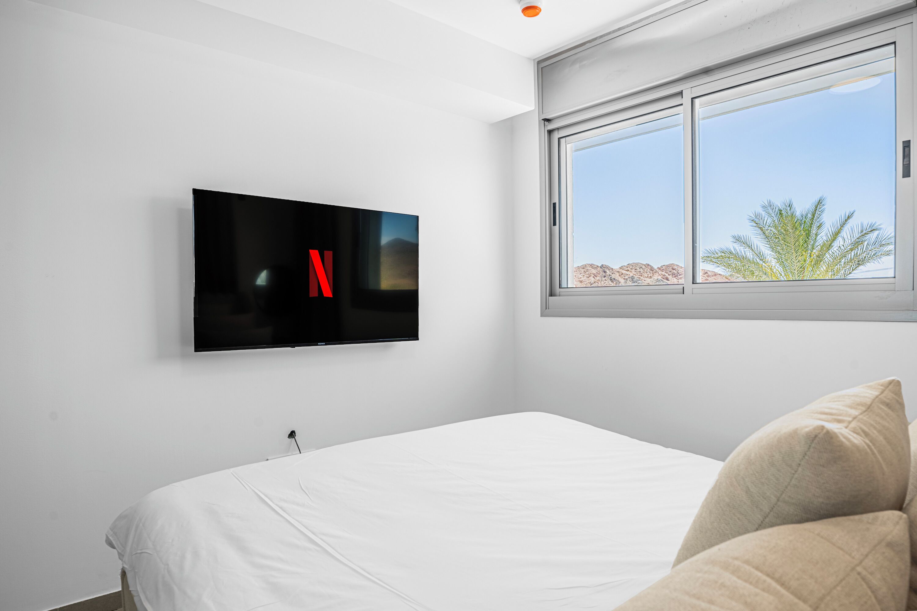 Iron/ironing board, internet, bed sheets