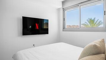 Iron/ironing board, internet, bed sheets