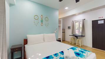 Iron/ironing board, internet, bed sheets