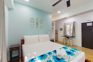 Iron/ironing board, Internet, bed sheets