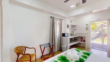 Fer et planche à repasser, accès à Internet, literie fournie