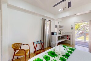 Iron/ironing board, internet, bed sheets