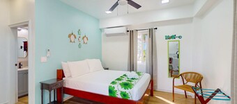 Charming island cabana with central AC, bikes & picnic area near beach