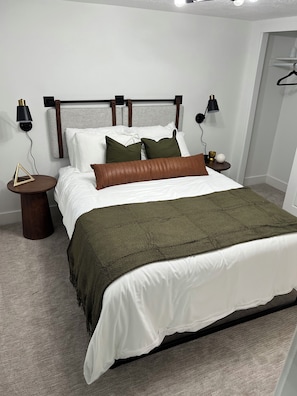 Iron/ironing board, WiFi, bed sheets