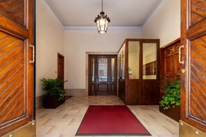 Interior - GuestHost - A modern and welcoming 108 square meters apartment, perfect for five people, located on the sixth and top floor of a period building with an elevator (NOT accessible to guests with disabilities).The property is located in the elegant Prati di (Rome)
