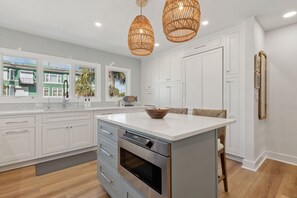 Microwave, oven, stovetop, dishwasher - Renovated Luxury on the Sea- Steps from the Sand (Fernandina Beach)