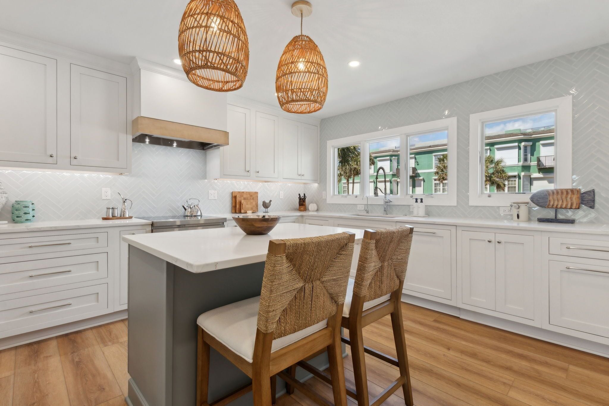 Mikroaaltouuni, uuni, liesi, astianpesukone