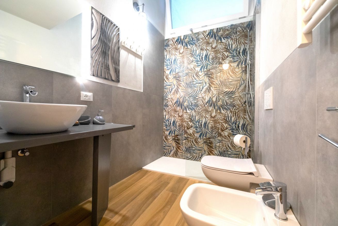 Dusche, Bidet, Toilettenpapier