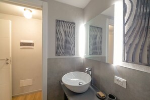 Dusche, Bidet, Toilettenpapier