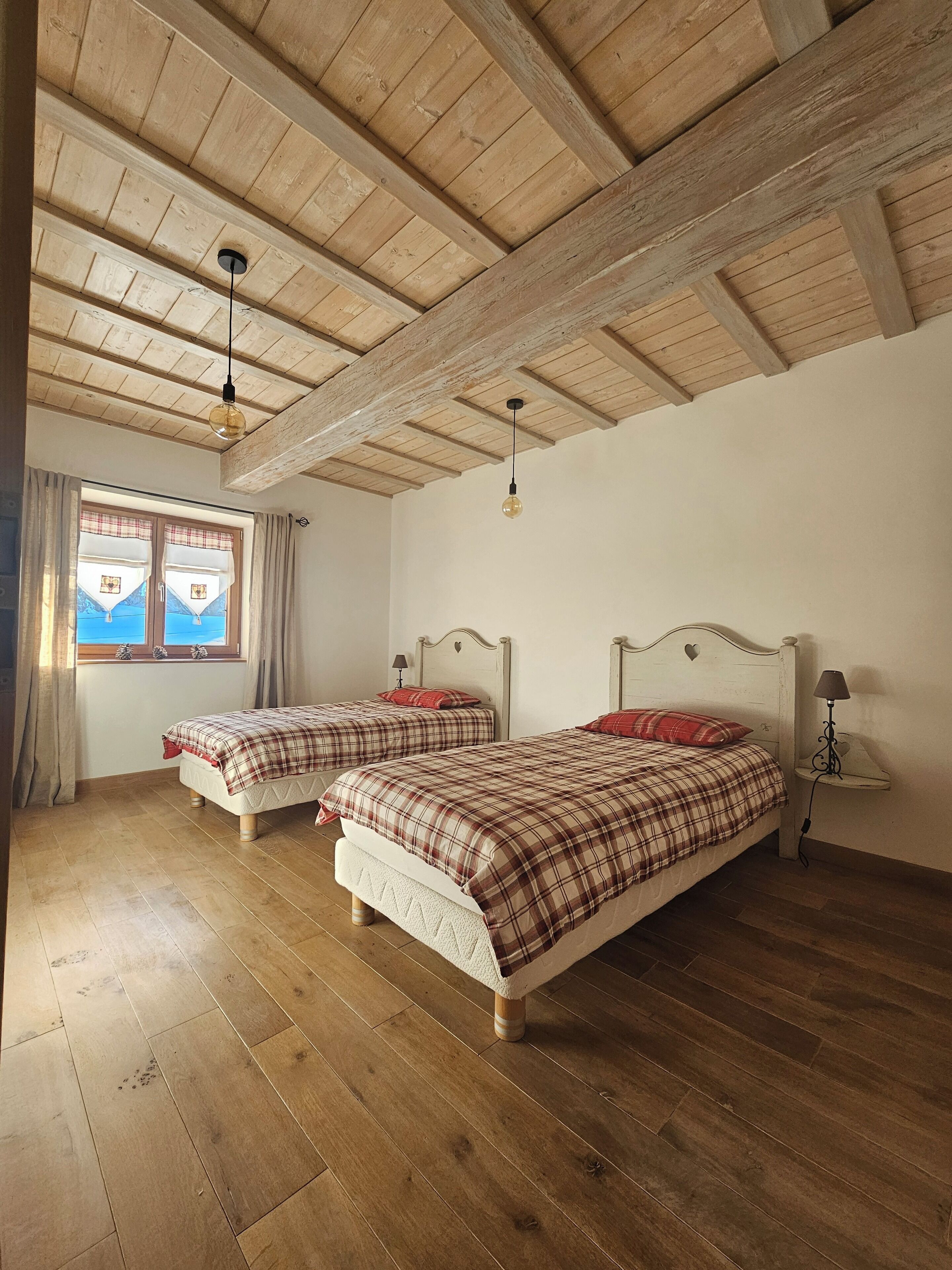 2 chambres, fer et planche à repasser, accès Internet, draps fournis