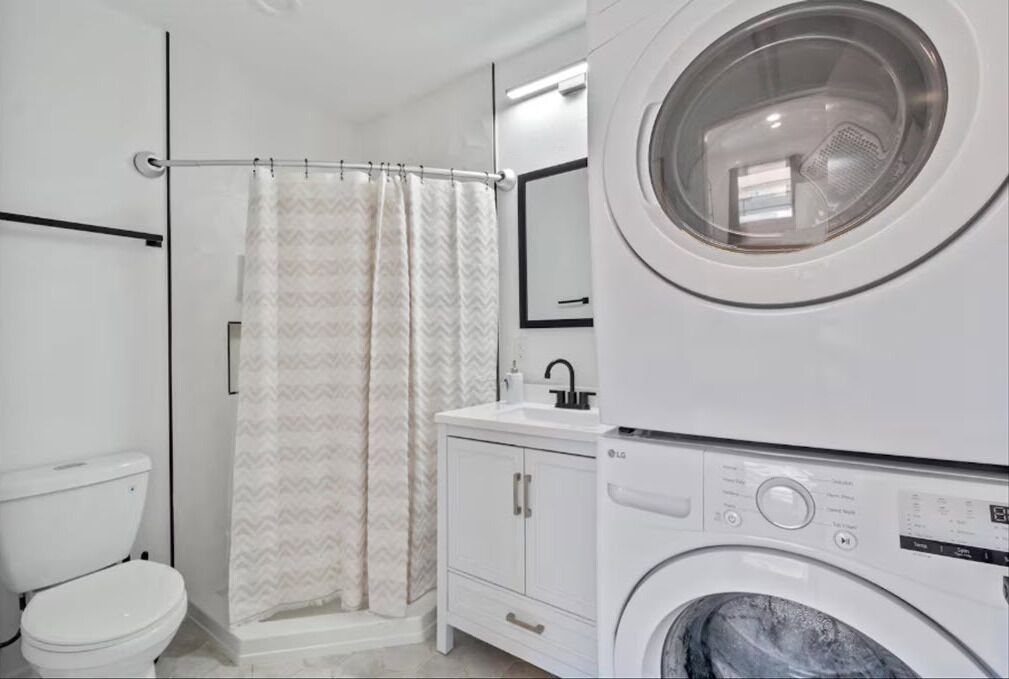 シャワー、ヘアドライヤー、タオル、石鹸