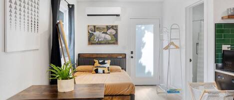 Iron/ironing board, free WiFi, bed sheets