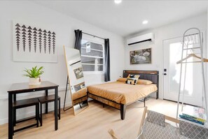 Iron/ironing board, free WiFi, bed sheets