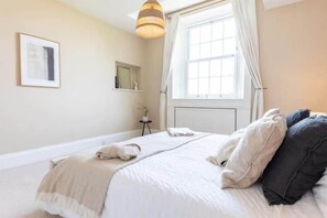 3 bedrooms, iron/ironing board, WiFi, bed sheets - Hall Gowen, Carnforth (Carnforth)