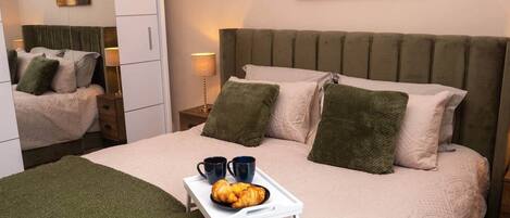 1 habitación, tabla de planchar con plancha, wifi y ropa de cama