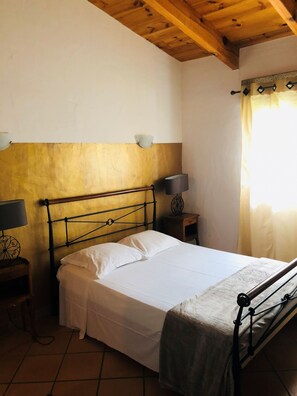 Blendingsgardiner, strykejern/-brett og ekstrasenger (inkludert)