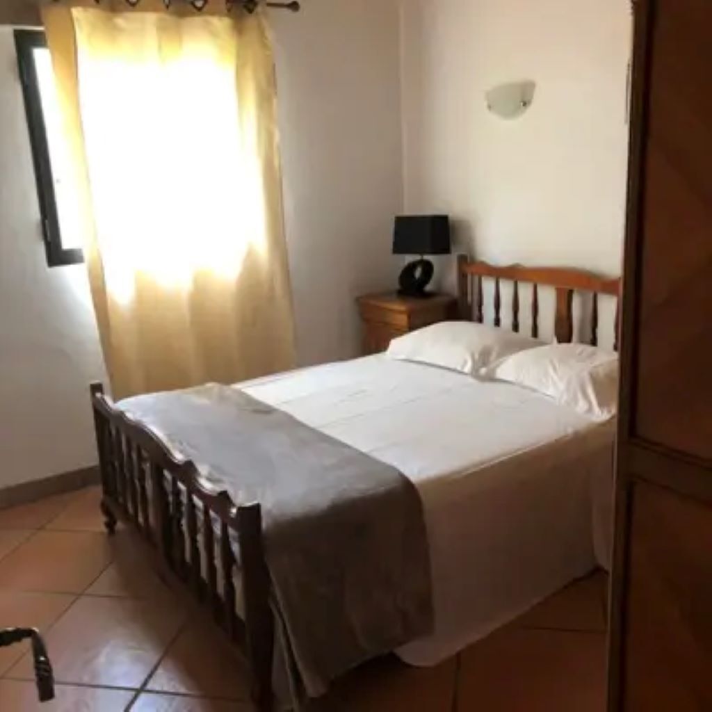 Hus – comfort, ved havkanten | Blendingsgardiner, strykejern/-brett og ekstrasenger (inkludert)