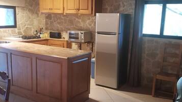 Hus – comfort, ved havkanten | Eget kjøkken | Kaffetrakter/tekoker og høy barnestol