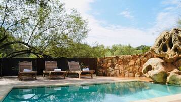 Sesongbasert utendørsbasseng