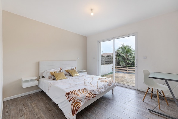 3 bedrooms, iron/ironing board, WiFi, bed sheets