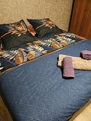 2 habitaciones, tabla de planchar con plancha, wifi y ropa de cama 