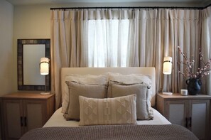 4 bedrooms, desk, iron/ironing board, free WiFi