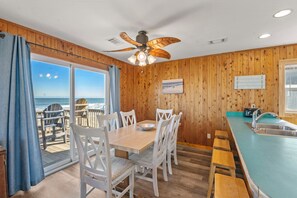 Dining - Pelican Sunrise: Pet Friendly | Oceanfront (Nags Head)