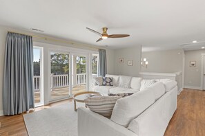 Smart TV - Breezy Does It: Private Heated Pool and Hot Tub (Corolla)