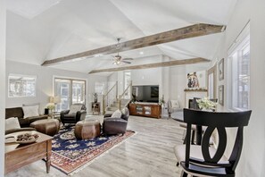 Smart TV, fireplace - Cabin in Black Hawk w/ Hot Tub and Fire Pit! (Black Hawk)