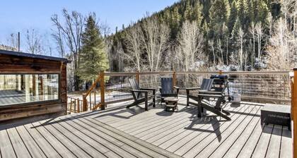 Cabin in Black Hawk w/ Hot Tub and Fire Pit!