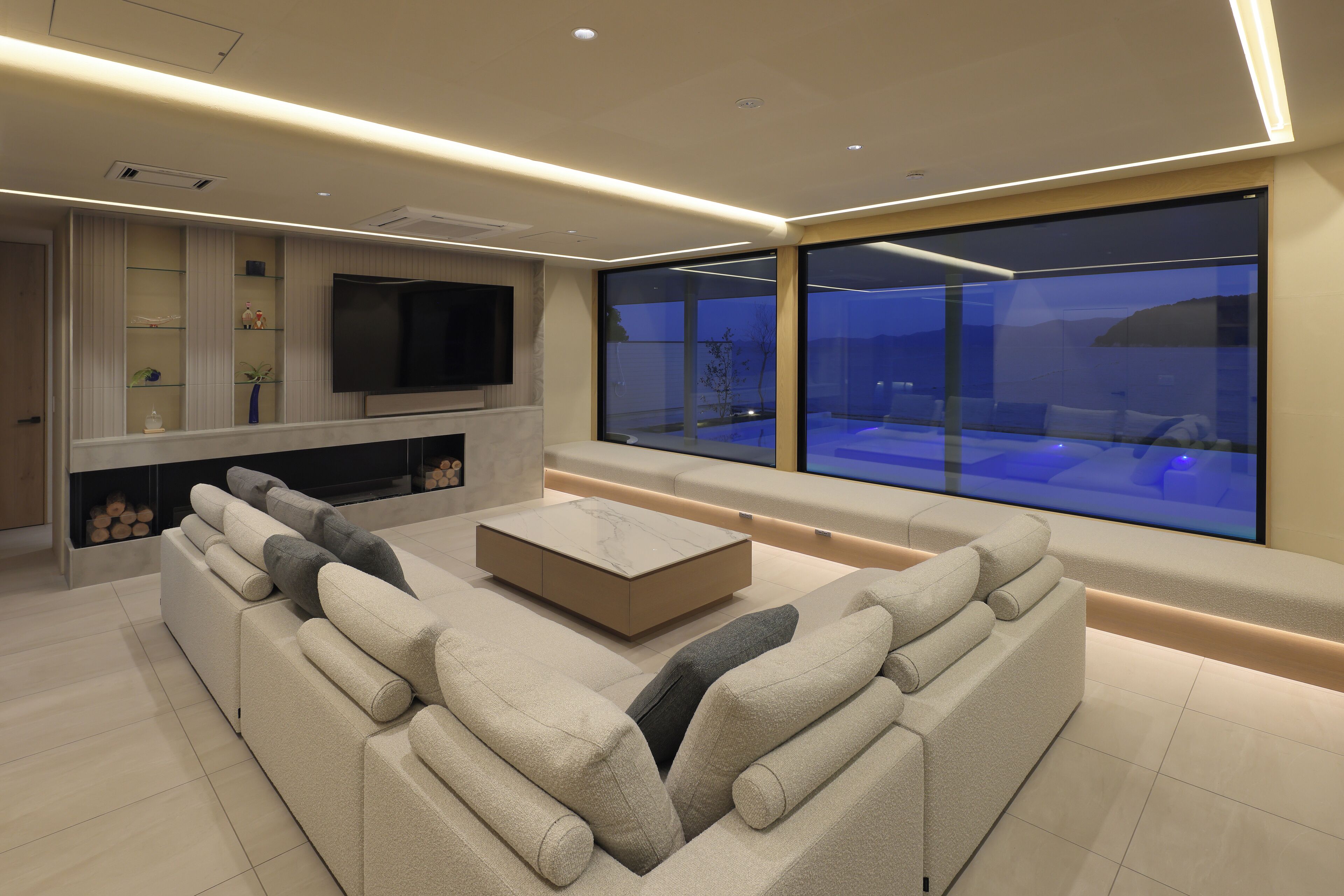 办公桌、笔记本电脑工作区、免费 WiFi、床单