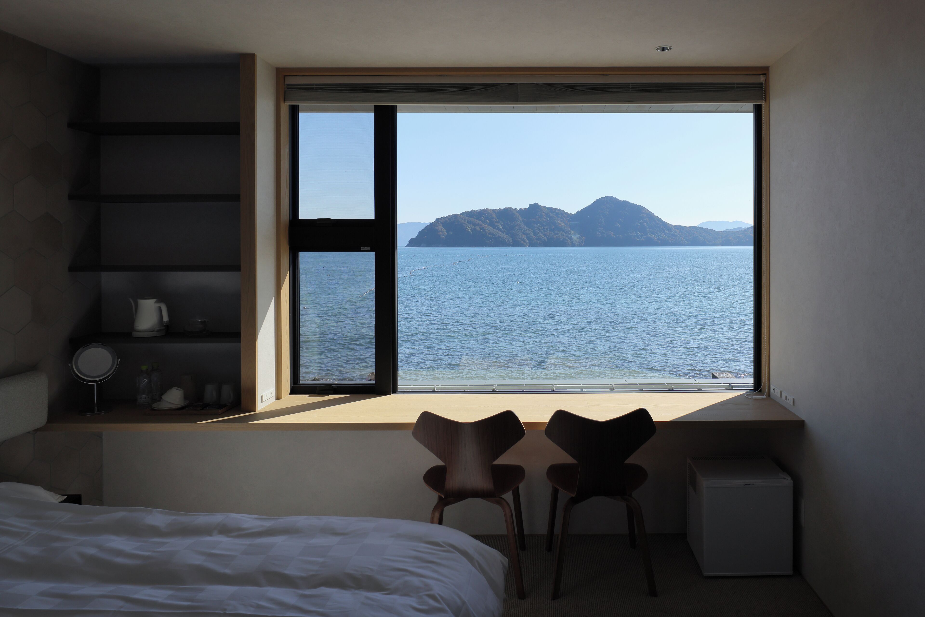 Bureau, espace de travail pour ordinateur portable, Wi-Fi gratuit