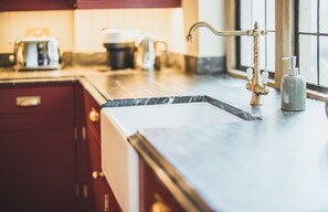 Cafetera i tetera, frigorífic, forn i rentaplats 