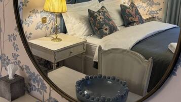 2 bedrooms, in-room safe, iron/ironing board, free WiFi