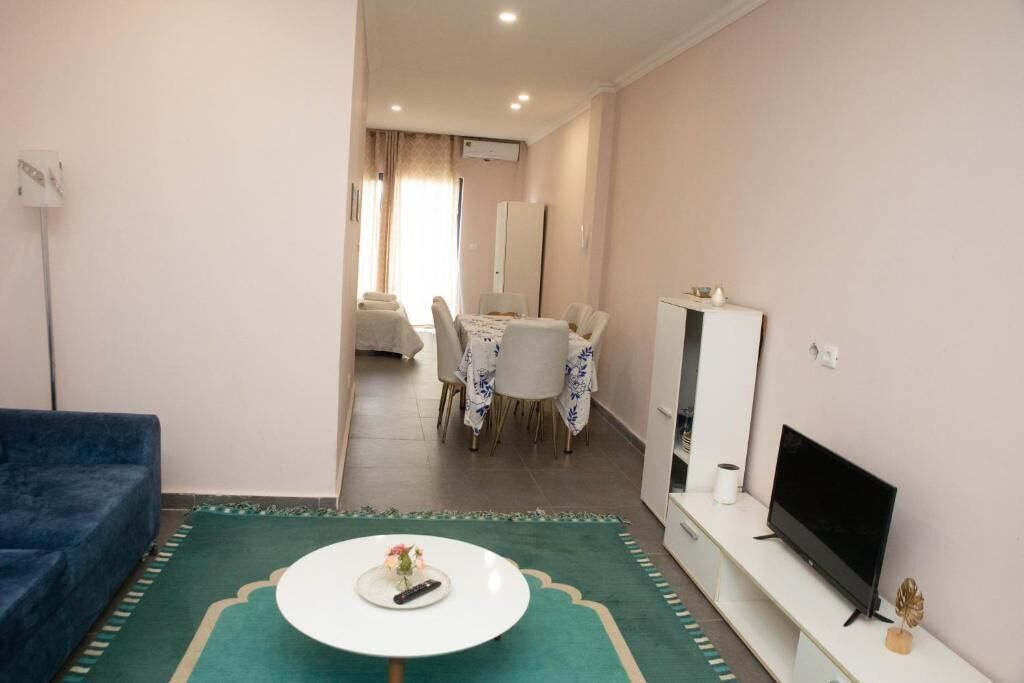 Basic Apartment | Living area