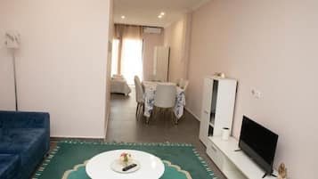 Basic Apartment | Living area