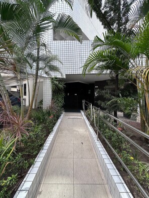 Property grounds - Flat for up to 4 people, Boa Viagem with pool, 350m from the Boa Viagem beach, 500Mbps WiFi (Recife)