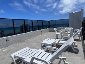 Terrace/patio - Flat for up to 4 people, Boa Viagem with pool, 350m from the Boa Viagem beach, 500Mbps WiFi (Recife)