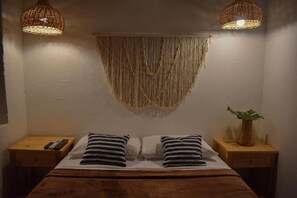 Quarto casal, vista para a piscina | Roupas de cama antialérgicas, quartos à prova de som, Wi-Fi de cortesia