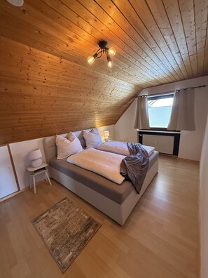 1 bedroom, WiFi, bed sheets - Neu Surki with Loggia and Sun Terrace (Schluchsee)