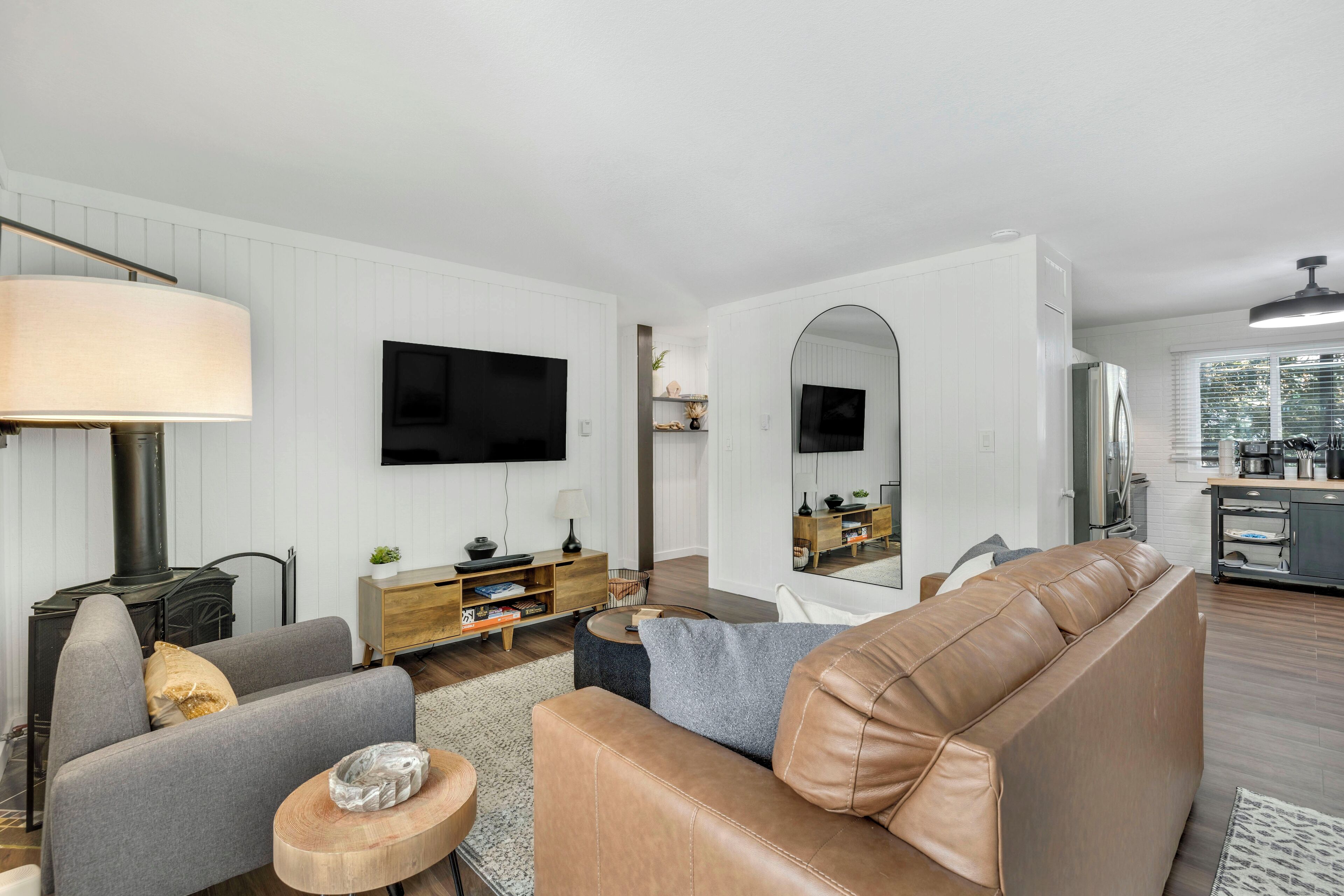 Smart TV, fireplace