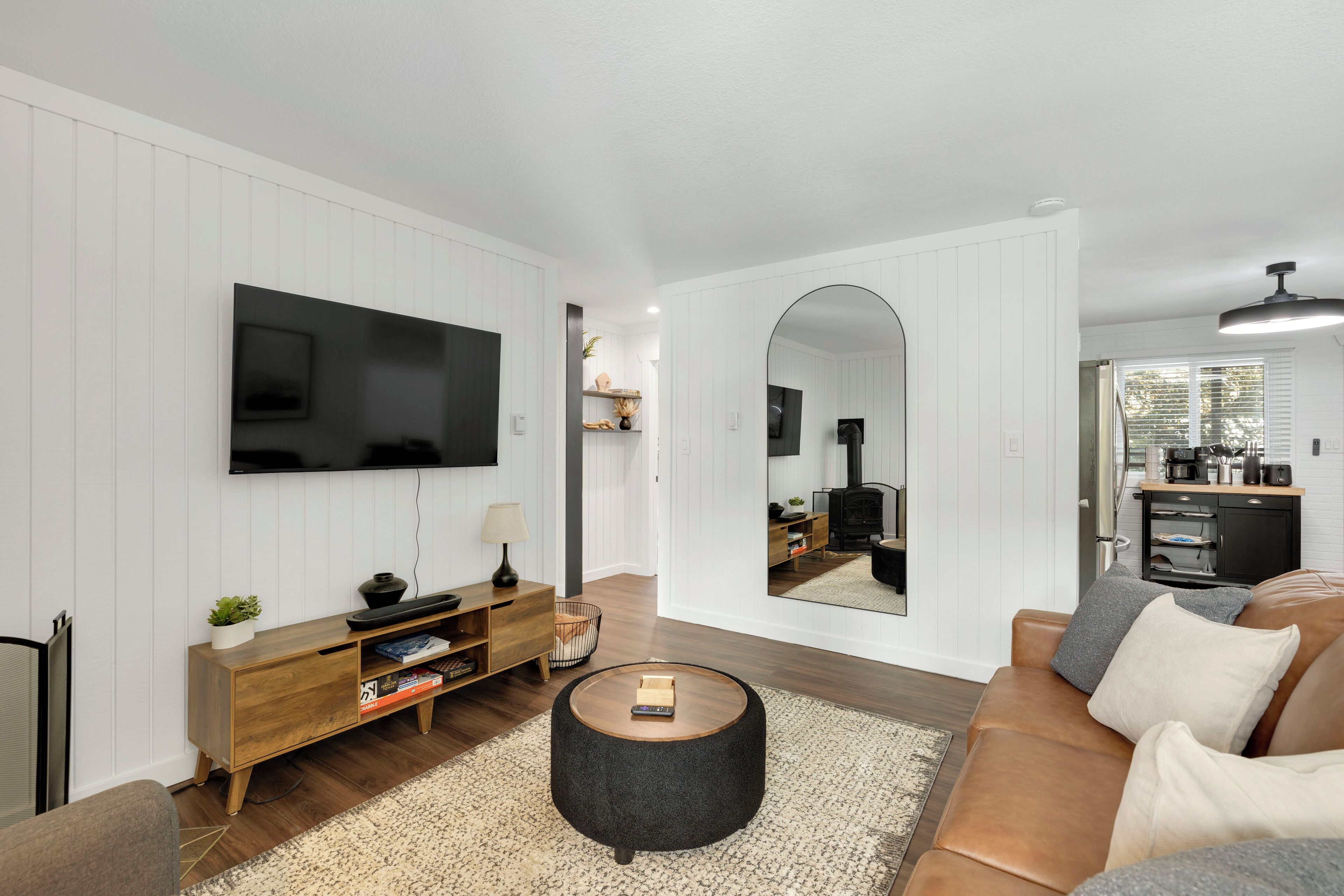 Smart TV, fireplace